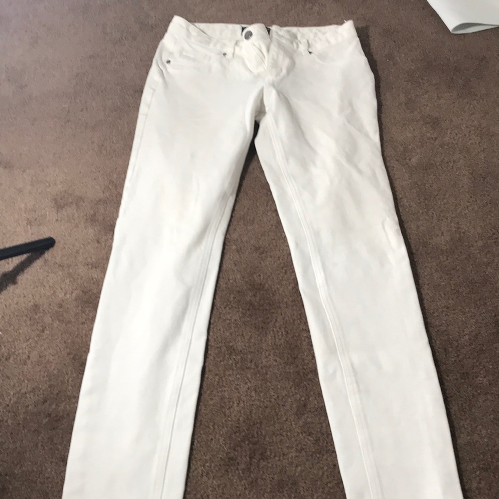 White spandex leggings style jeans
